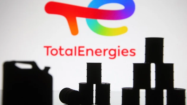 TotalEnergies: Milliarden‑Abschreibung auf russische Beteiligung