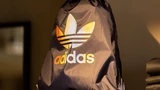 Adidas: Razzia bei Adidas: So reagiert die Aktie