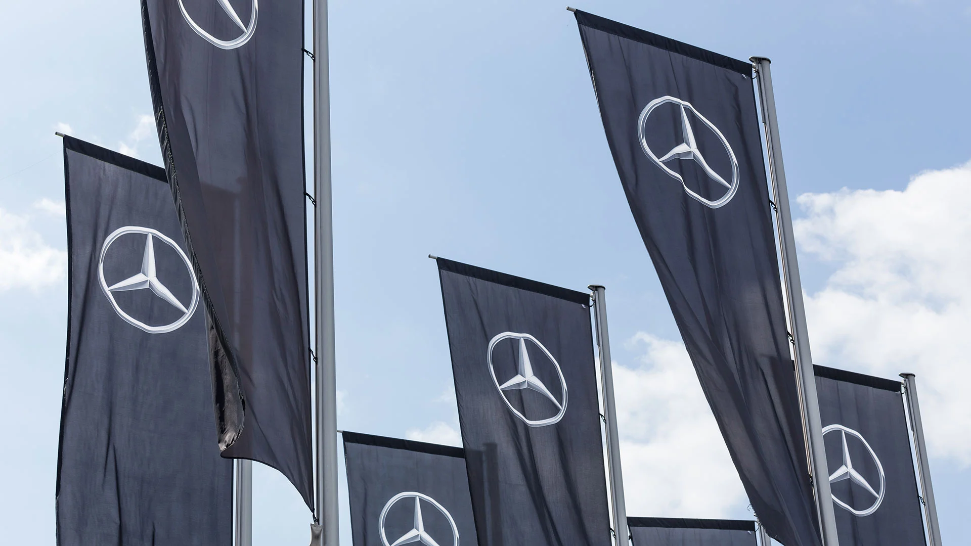 Mercedes&#8209;Benz mit Gewinneinbruch: Die Auto&#8209;Aktie sackt ab, aber… (Foto: Teka77/iStockphoto)