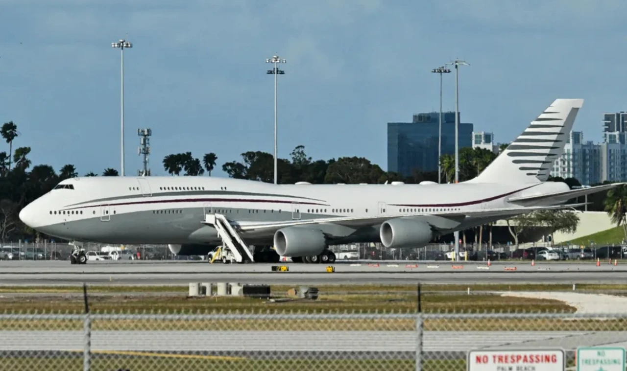 Boeing-Freud' und Trump-Leid: Umrüstung von Geschenk-Jumbo aus Katar wird richtig teuer