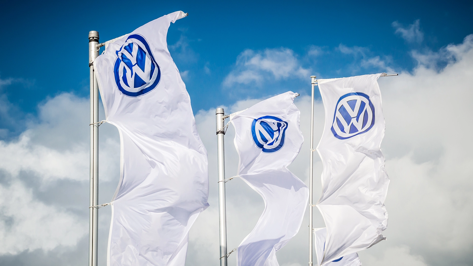Aktie von Mercedes&#8209;Benz bekommt auf den Deckel. Kann Konkurrent Volkswagen jetzt vorbeiziehen? (Foto: Symbiont/iStockphoto)