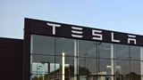 Tesla: Tesla: Jubel nach Genehmigung, Sorgen nach Wasser‑Urteil 
