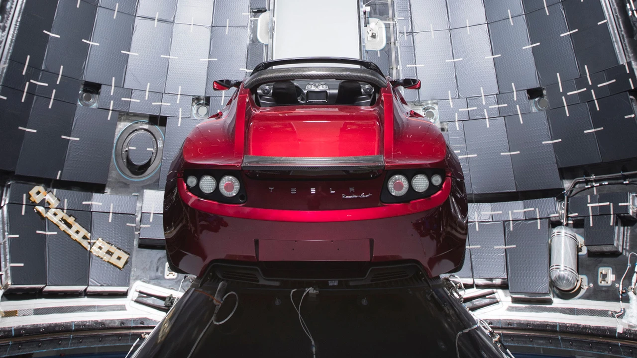 Tesla: Völlig losgelöst
