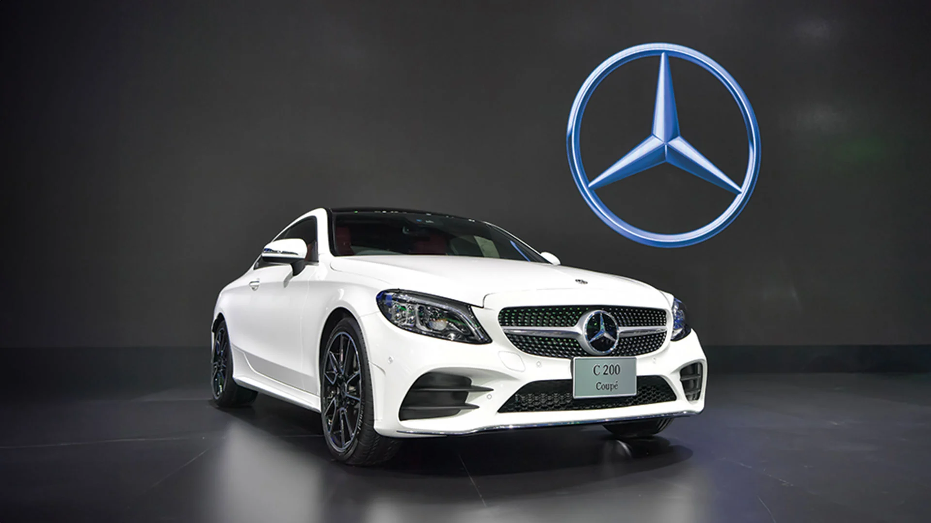 Sollten Anleger die Aktie von Mercedes&#8209;Benz jetzt verkaufen? Das verraten die neuen Zahlen (Foto: m_sovinskii/Shutterstock)