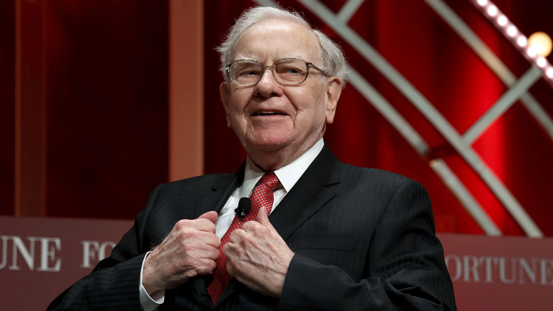 Mit nur sechs Aktien verdient Warren Buffett jedes Jahr über 4,2 Milliarden Dollar Dividende (Foto: Kevin Lamarque/Reuters)