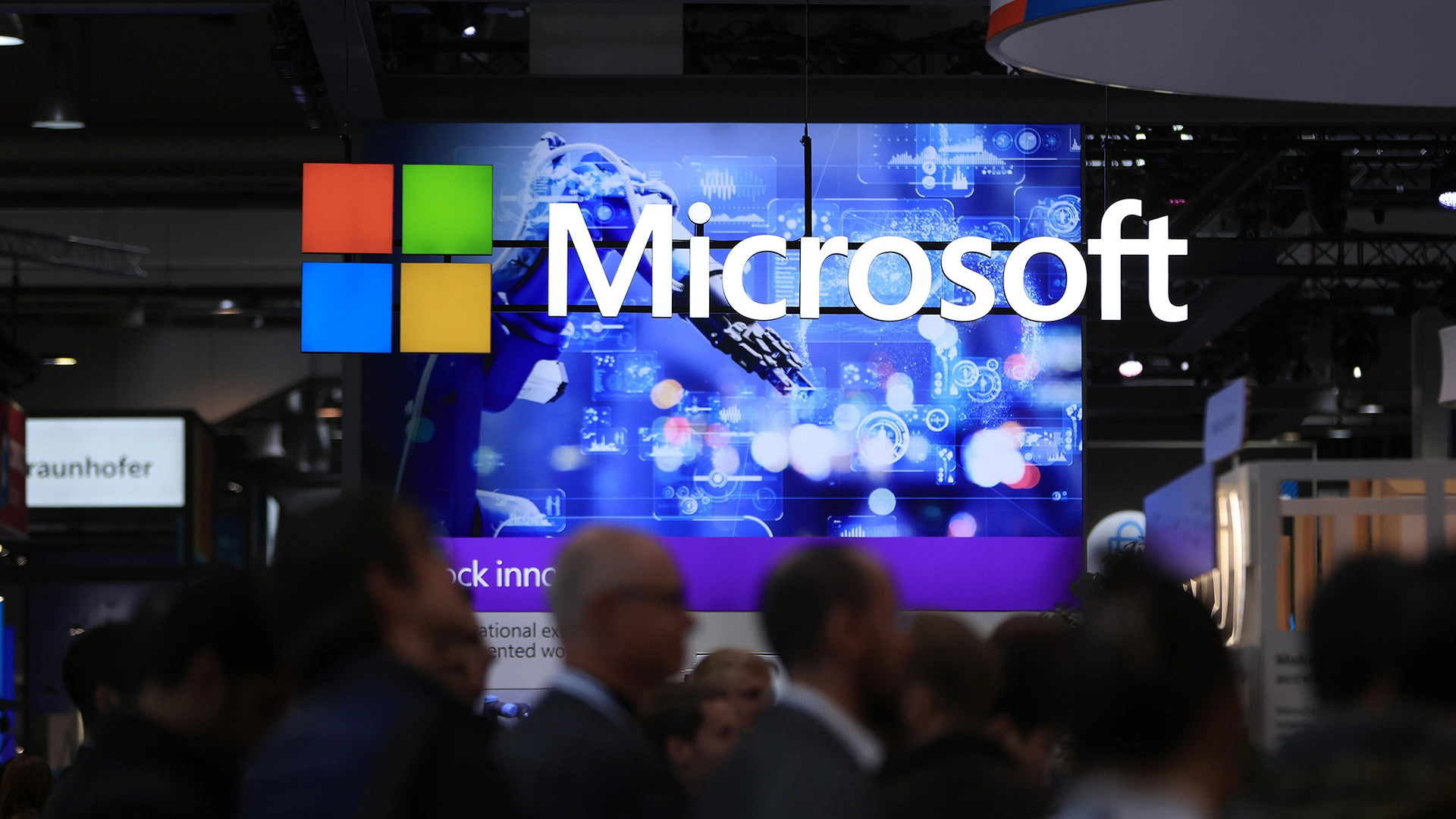 Kurz vor den Zahlen: Millionen-Käufe bei Microsoft und Alphabet – ahnen Anleger etwas? (Foto: Bloomberg/Getty Images)