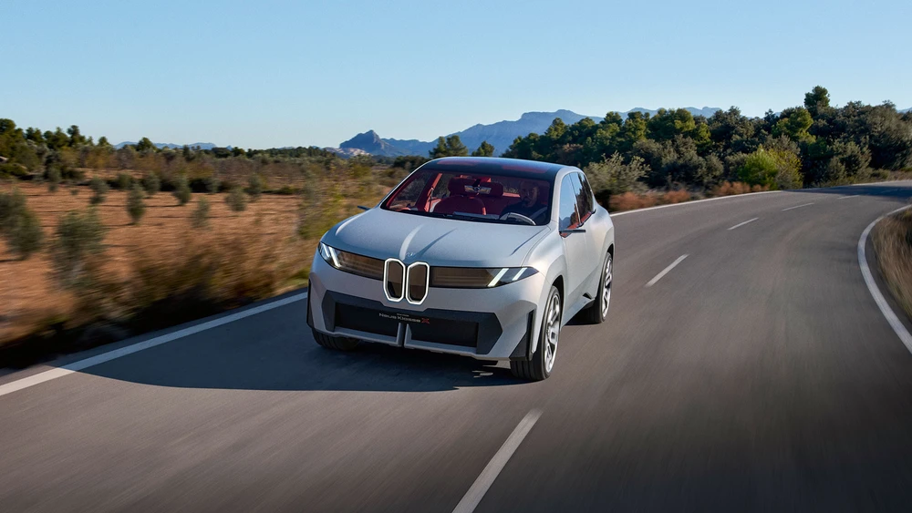 futuristisches Roll-out Modell Vision der Neuen Klasse X von BMW