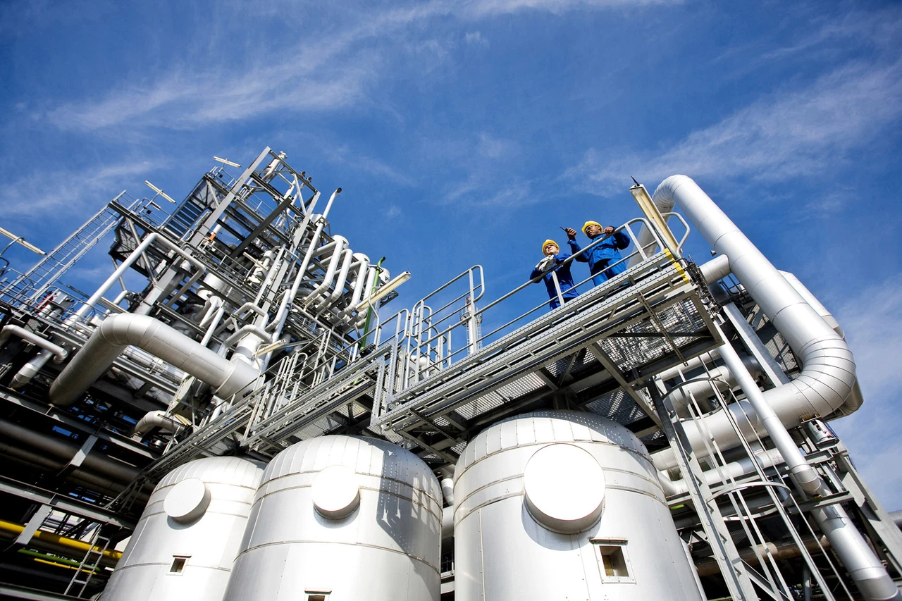 Die günstigste Aktie im Chemiesektor: BASF, Covestro, Evonik oder Lanxess?