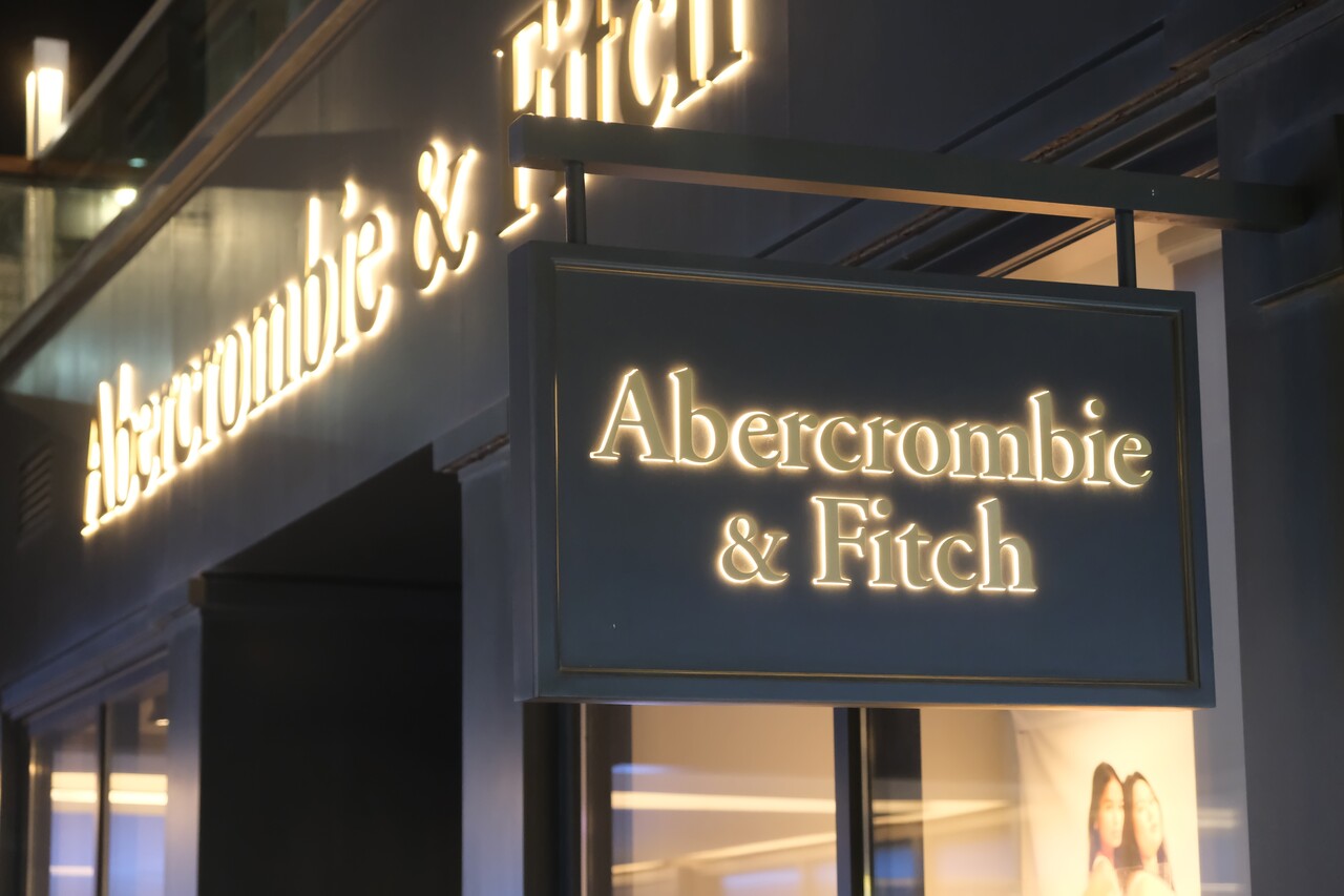 AKTIONÄR-Tipp Abercrombie & Fitch mit Zahlen: Kult-Label in Top-Form – Prognosen erhöht