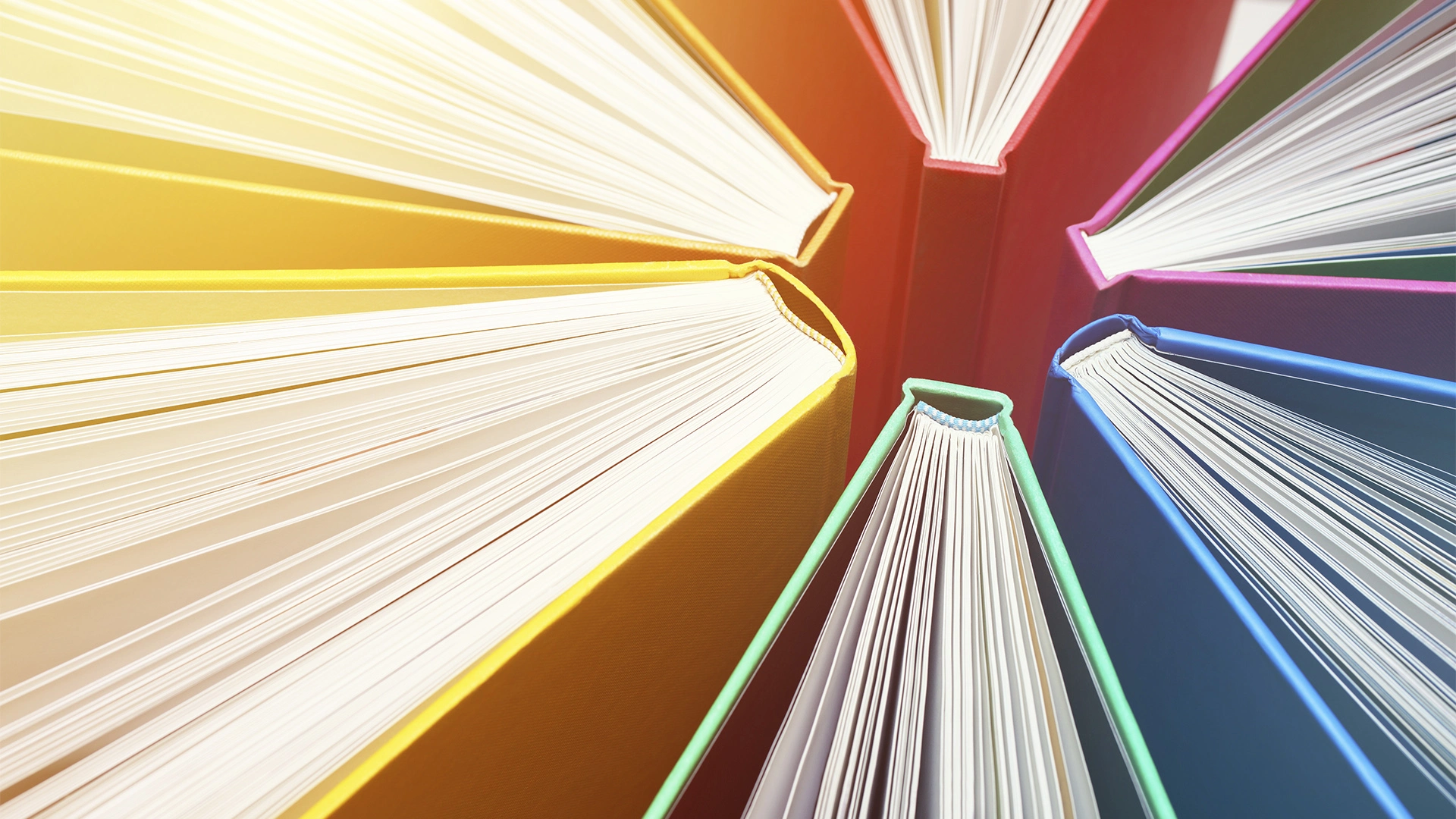 Nicht nur für Leseratten: Ist diese Buch‑Aktie jetzt einen Blick wert? (Foto: blackred/iStock)