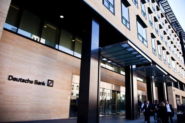 Deutsche Bank könnte wegen Brexit Hunderte Milliarden aus London abziehen