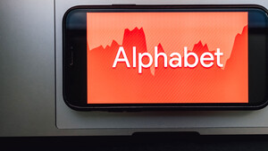 Alphabet lässt aufhorchen  / Foto: nikkimeel/Shutterstock