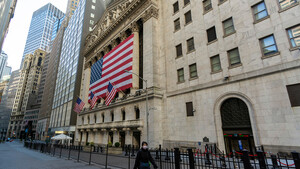 Schlussglocke: US‑Indizes schließen im Plus – nervöser Handel – Coinbase im Visier der Justiz – Accenture, KB Home haussieren  / Foto: Shutterstock
