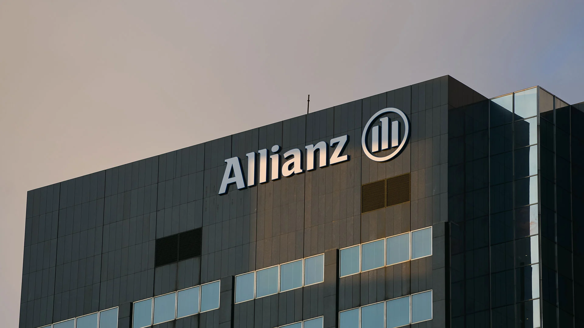 Allianz&#8209;Aktie: Goldman Sachs senkt überraschend das Kursziel (Foto: Dragos Asaftei/Shutterstock)