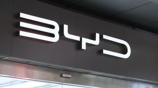 BYD: Milliarden‑Investition in Batteriefertigung – Deal mit Tesla?