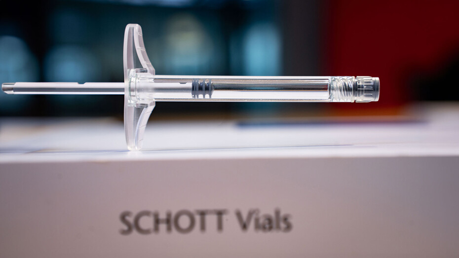  Schott Pharma wie entfesselt (Foto: Frank Rumpenhorst/picture alliance/dpa)