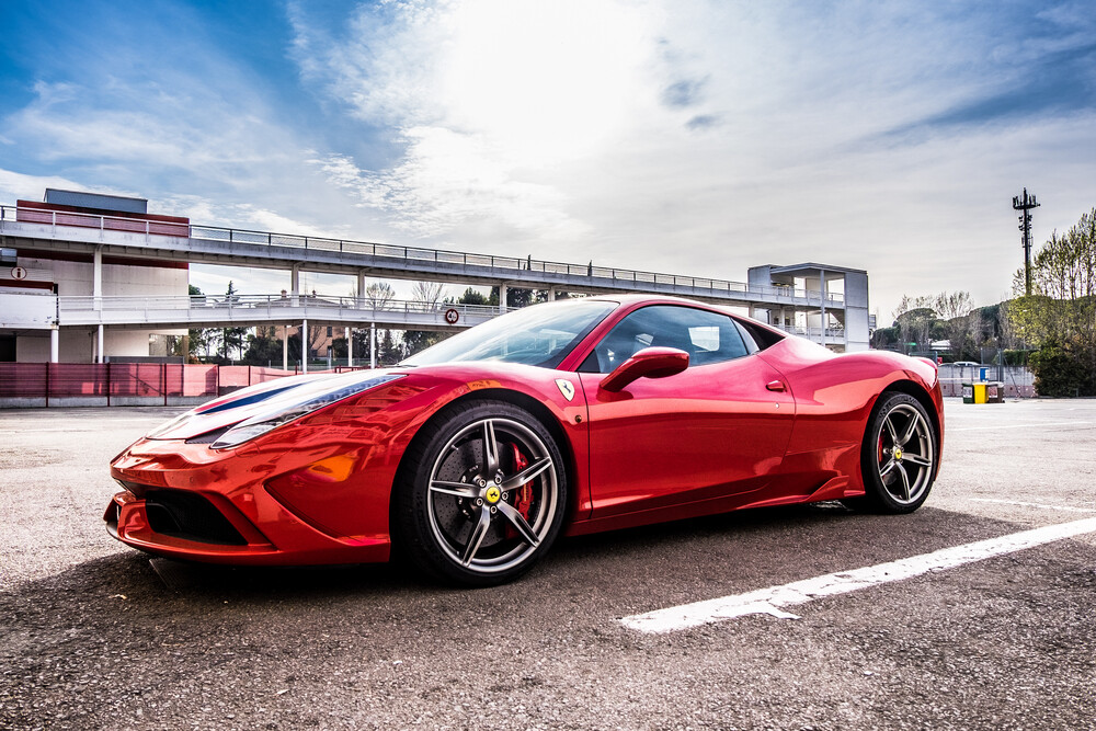 Ferrari–Aktie rauscht mit High-Speed durch die 200-Tage-Linie – SocGen sieht neuen „Game-Changer“ – abstauben?