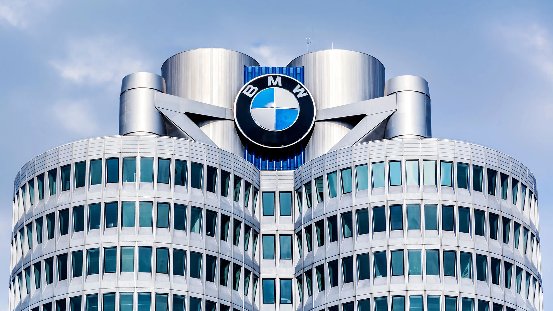 BMW&#8209;Aktie heute abgeschlagen Schlusslicht im DAX – aber keine Panik! (Foto: Boryana Manzurova/Shutterstock)