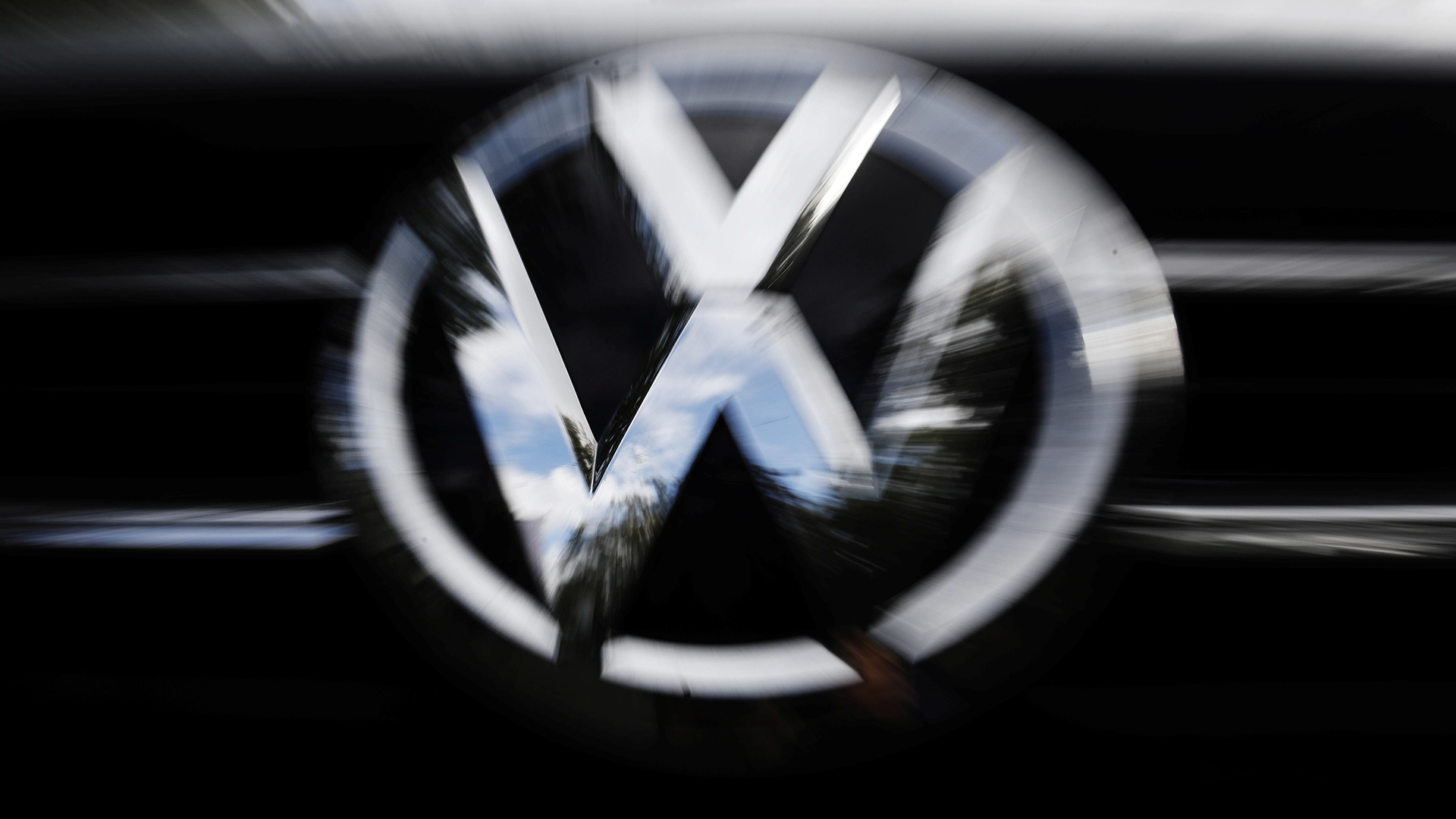 Volkswagen überrascht alle mit dieser Ansage: Sollten Anleger die Autoaktie verkaufen oder nicht? (Foto: Michele Tantussi/REUTERS)