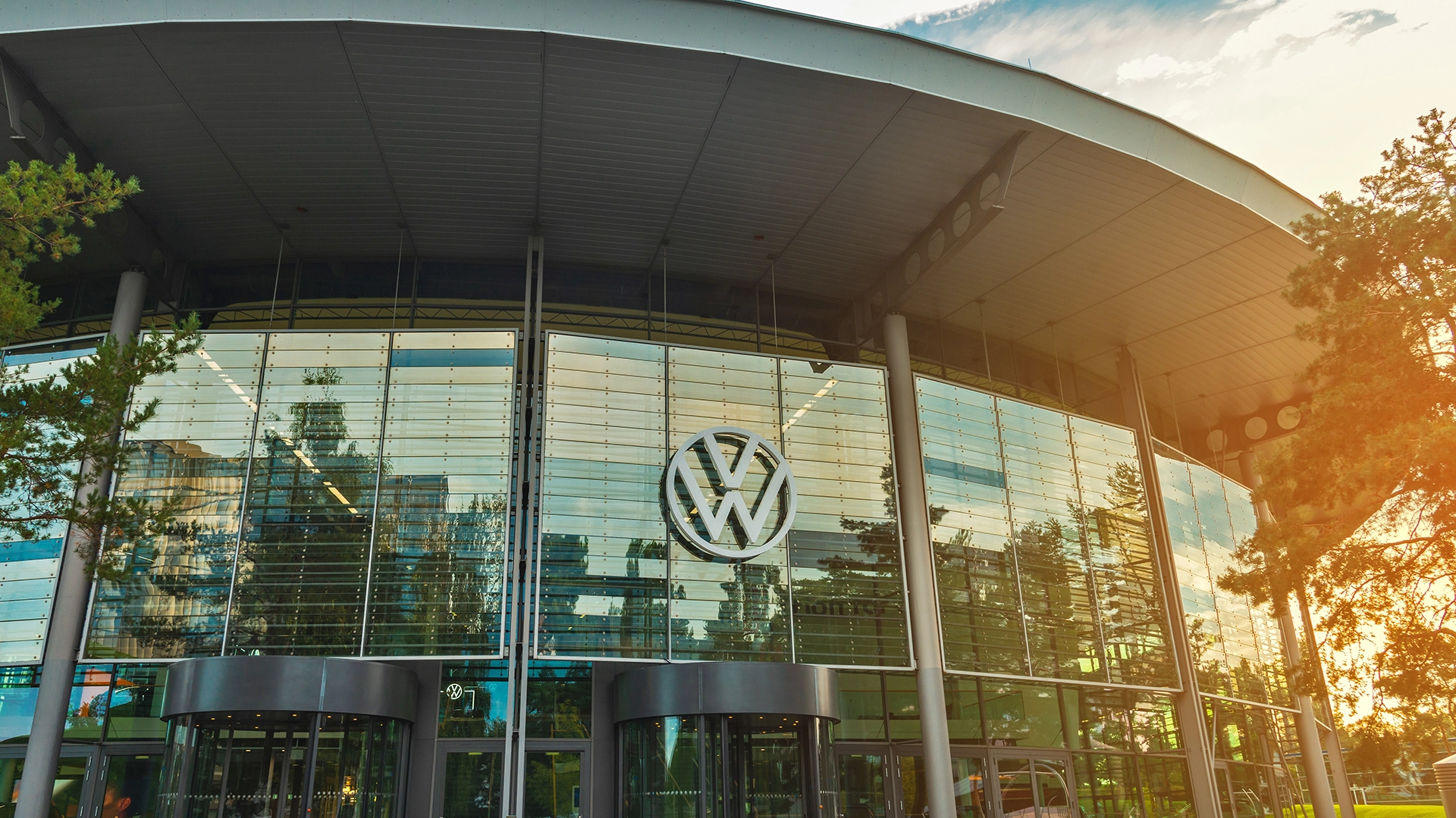 Weniger Fahrzeuge ausgeliefert: Ist jetzt das Comeback der VW&#8209;Aktie in Gefahr? (Foto: Razbitnov/Shutterstock)