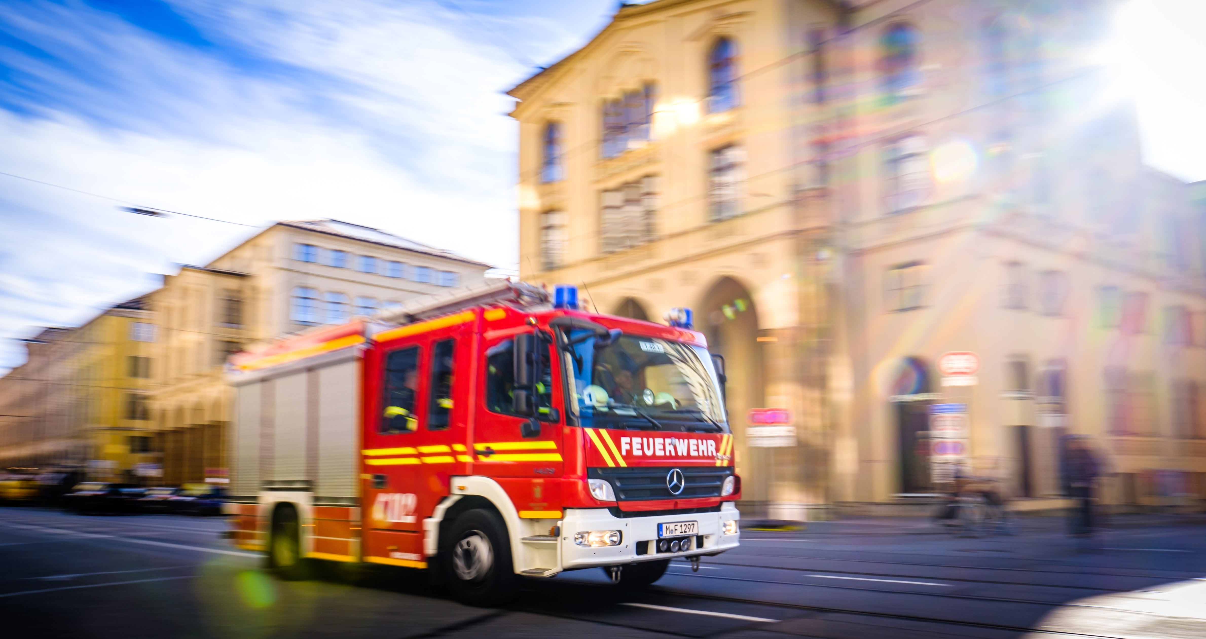 Heiße Spekulation – Red&#8209;Bull&#8209;Erben vor Einstieg bei der Aktie des Feuerwehrfahrzeug&#8209;Herstellers? (Foto: FooTToo/Shutterstock)