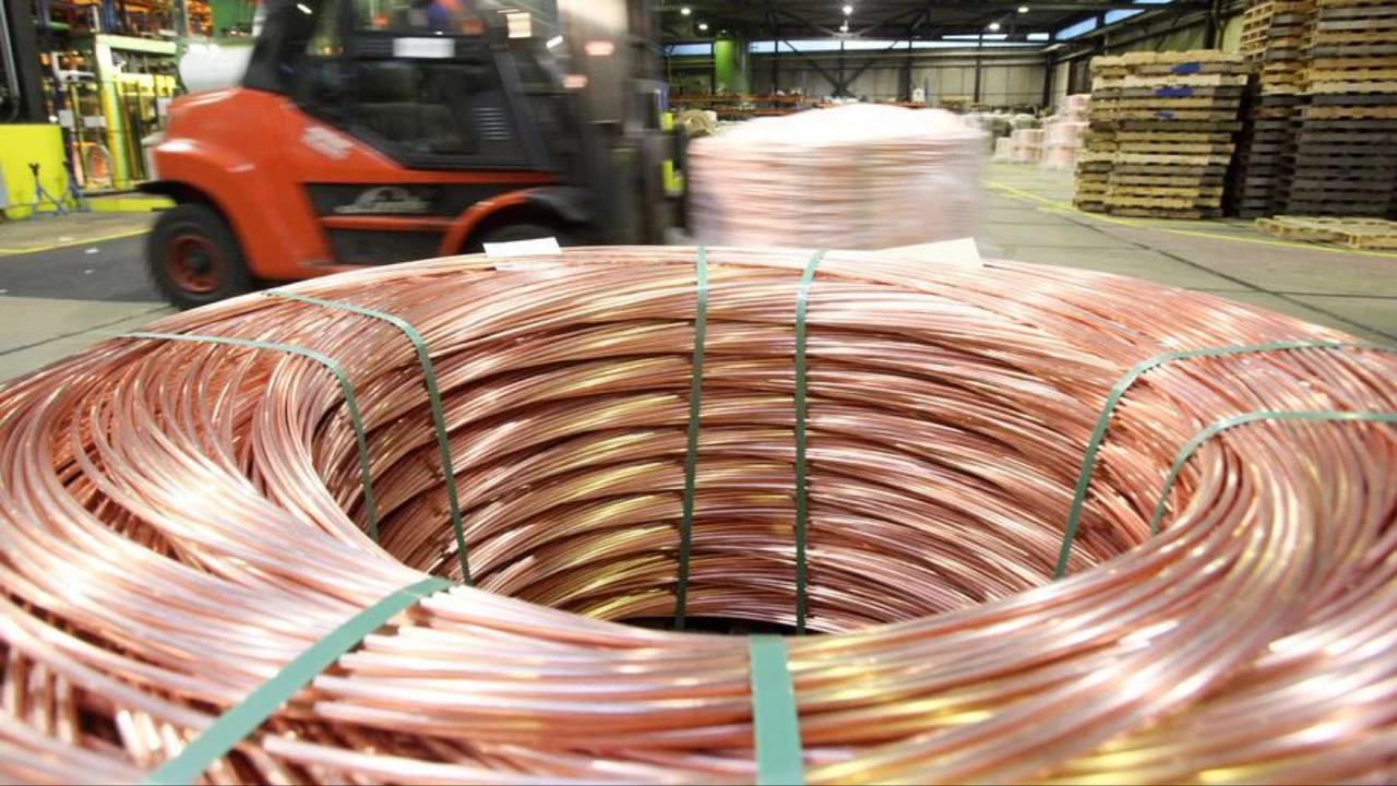 Salzgitter erhöht Beteiligung bei Aurubis wieder und übertrifft Sperrminorität von 25 Prozent knapp; reine Finanzbeteiligung; attraktiver Einstiegskurs bei etwa 45 Euro im Vergleich zum Wandelkurs 2017 von knapp 70 Euro