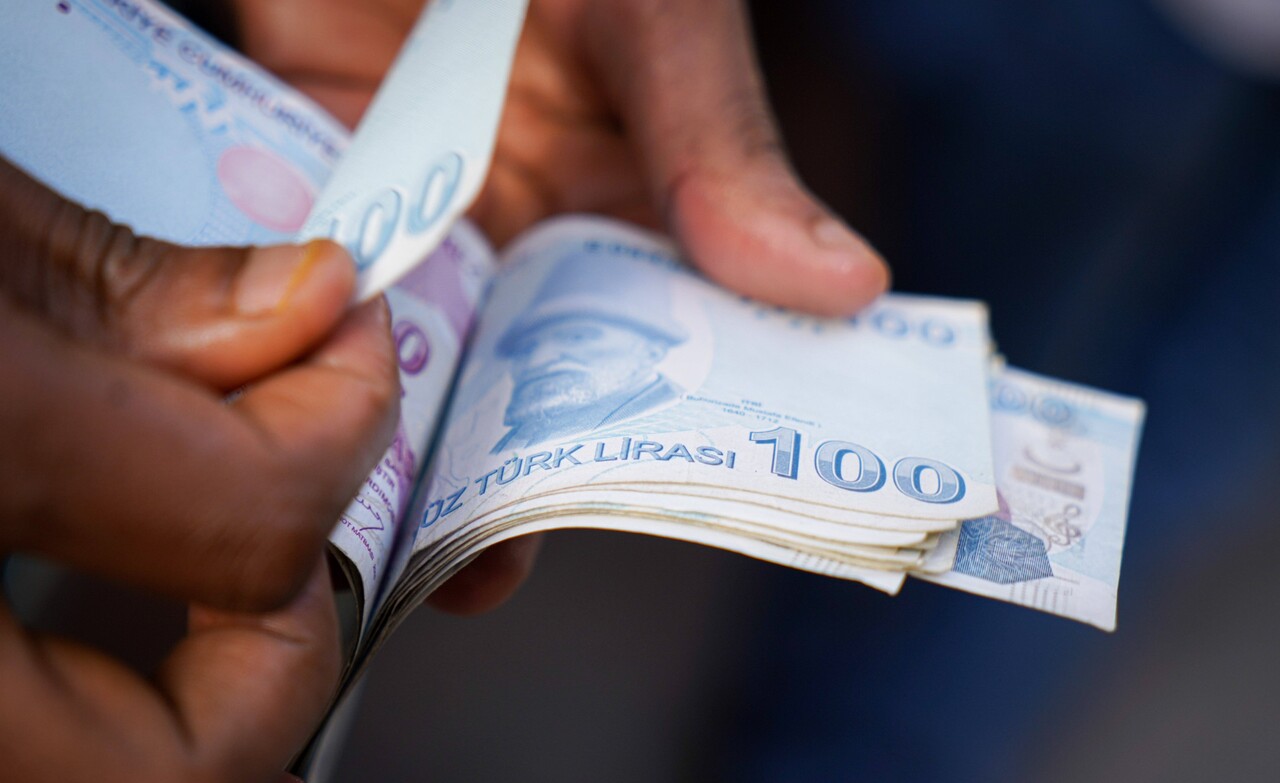 Türkei-Inflation sinkt – doch die Lira sackt immer weiter ab – können Urlauber helfen?