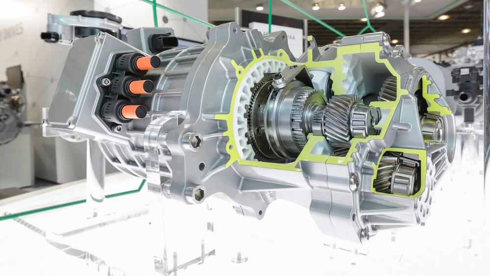 000AC935_3_2-schaeffler-iaa-2017_elektrischer-Achsantrieb-2-Gang-achsparallel