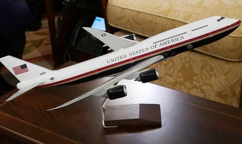 Modell einer neuen 'Air Force One' im Oval Office von Donald Trump.