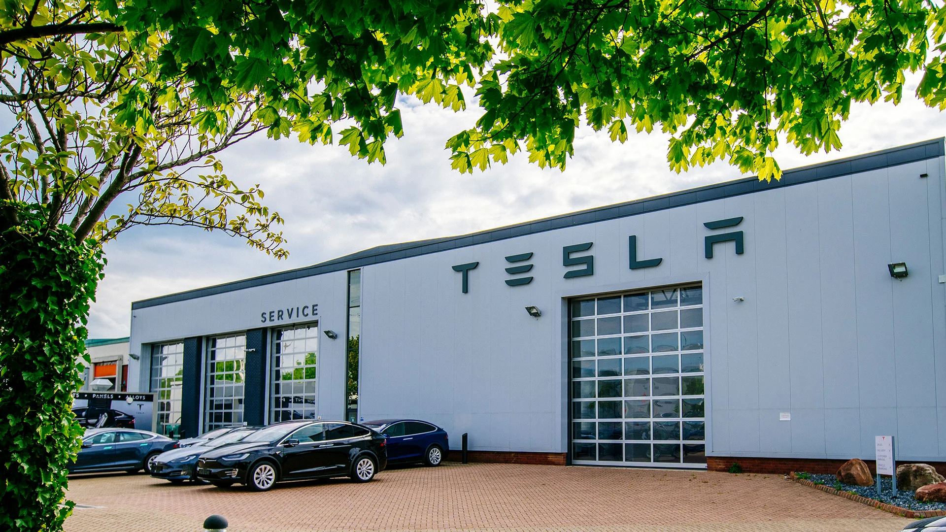 Tesla&#8209;Aktie bricht ein – Elon Musk enttäuscht mit seinem Masterplan (Foto: bankkgraphy/iStockphoto)