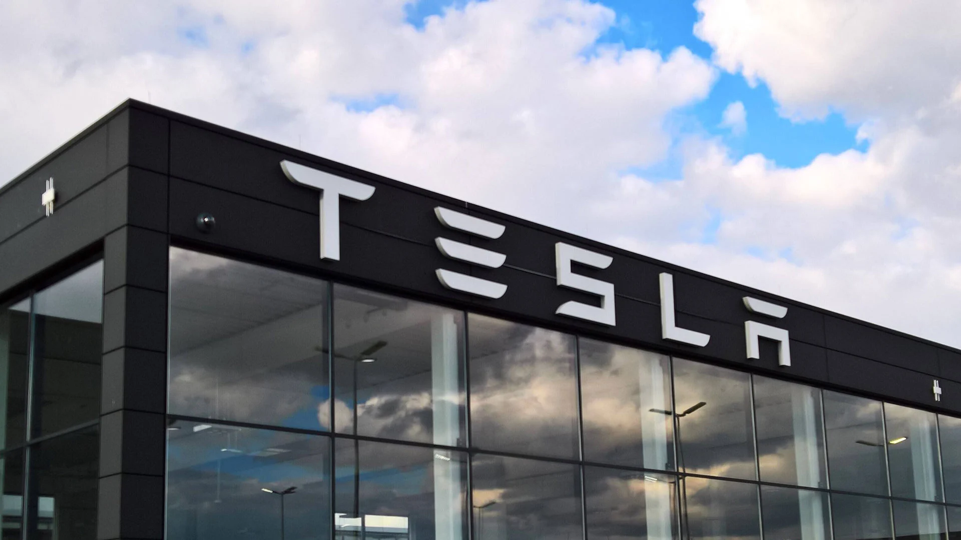 Tesla&#8209;Fahrzeuge plötzlich wieder teurer – die seltsame Preispolitik von Elon Musk (Foto: Manfred Segerer/IMAGO)