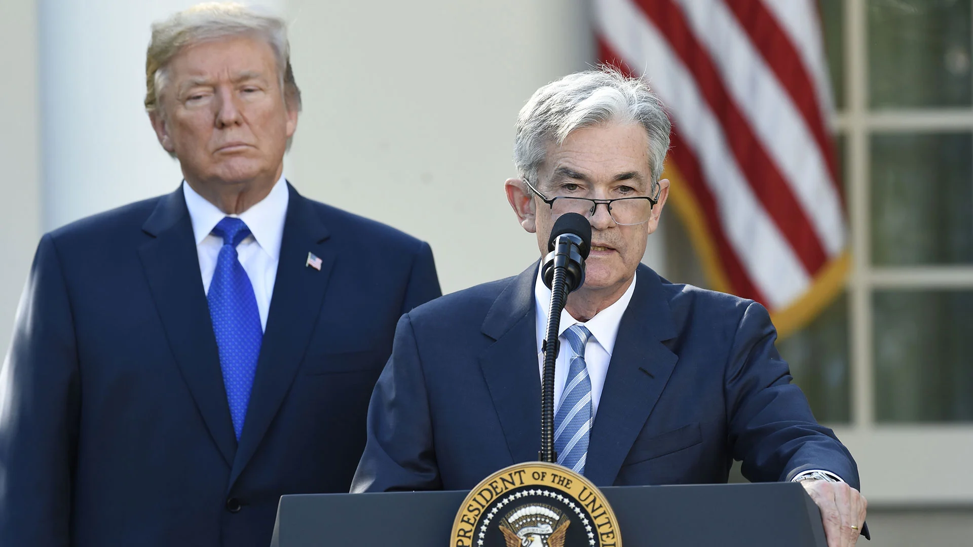 FED hält die Zinsen stabil – doch das Pulverfass ist scharf! Märkte knicken ein!  (Foto: Shutterstock)