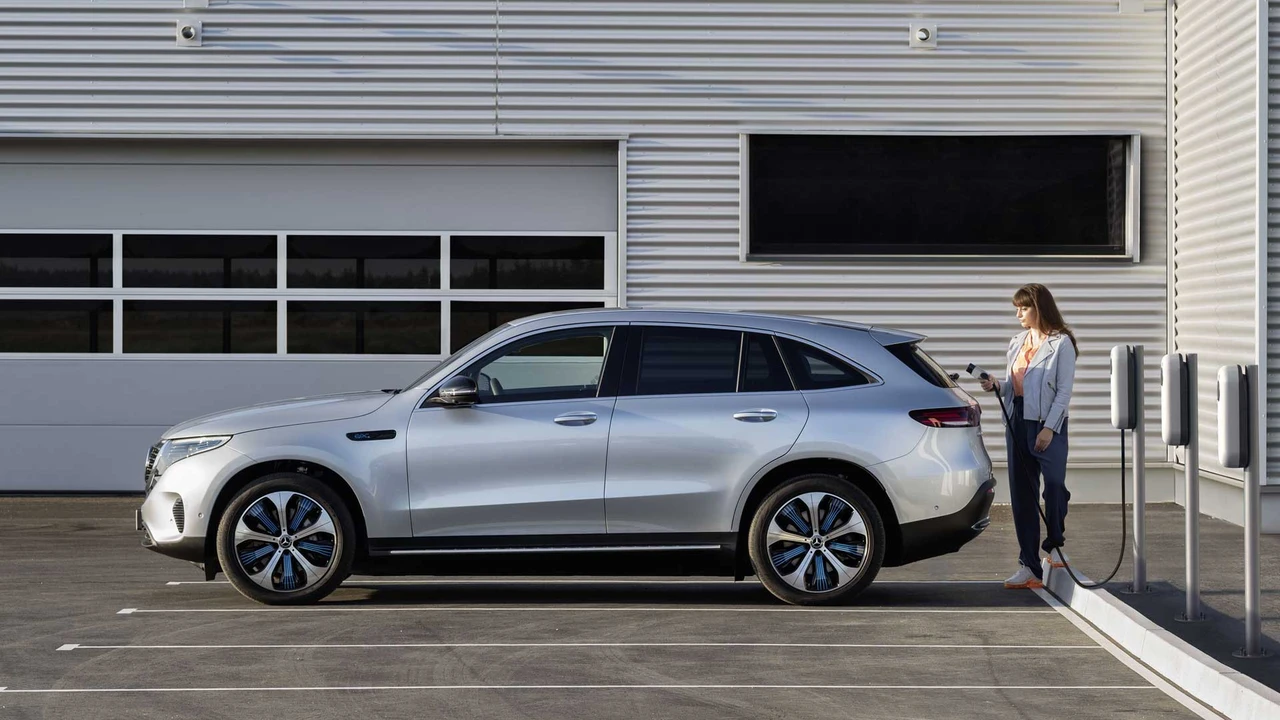 Daimler-Aktie: Nächste Herabstufung! Sollten Anleger antizyklisch handeln?