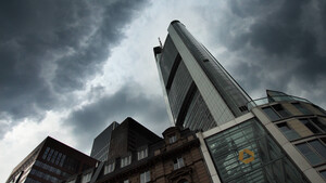 Commerzbank im Abwärtssog: Jetzt wird es brenzlig  / Foto: IMAGO