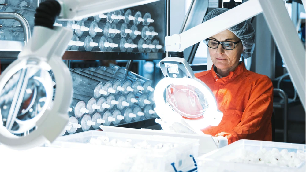 Platz 5: Fresenius Medical Care -17,2%; FMC leidet unter der Pandemie.  Viele chronisch Nierenkranke sterben am Coronavirus, was die Zahl der Behandlungen in den Dialysezentren drückt. Schnelle Besserung ist nach der jahrelangen Talfahrt nicht in Sicht.