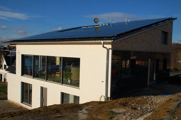 Wasserstoff und Solar: Ballard‑Power‑Partner legt heute los – Tesla‑Partner Panasonic profitiert