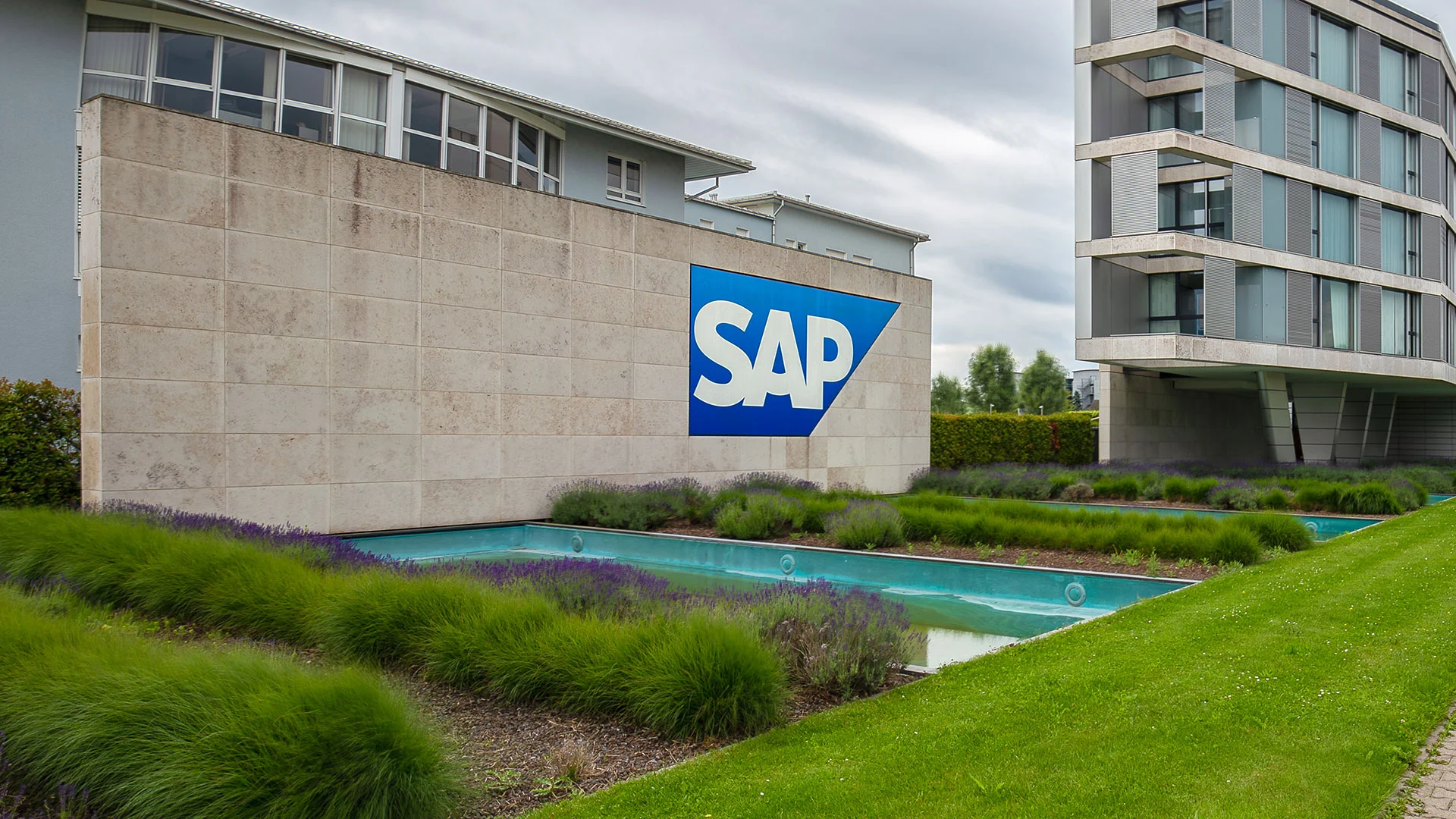 SAP meldet durchwachsene Quartalszahlen – Aktie sackt ab (Foto: Philiphotographer/iStockphoto)