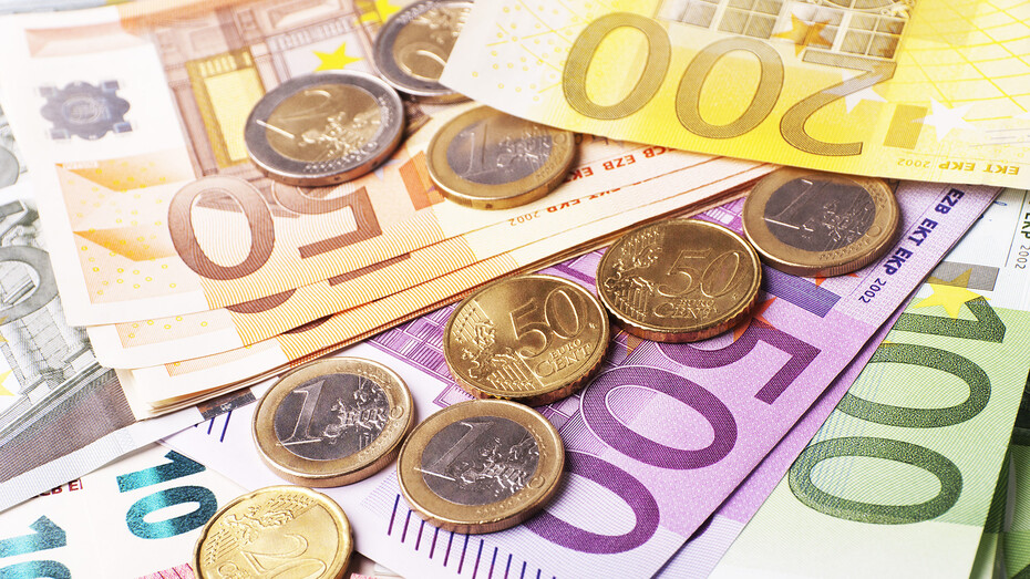  Diese Bank erhöht die Zinsen beim Festgeld auf über vier Prozent und zahlt noch bis 100 Euro Prämie (Foto: ElenaR/shutterstock)