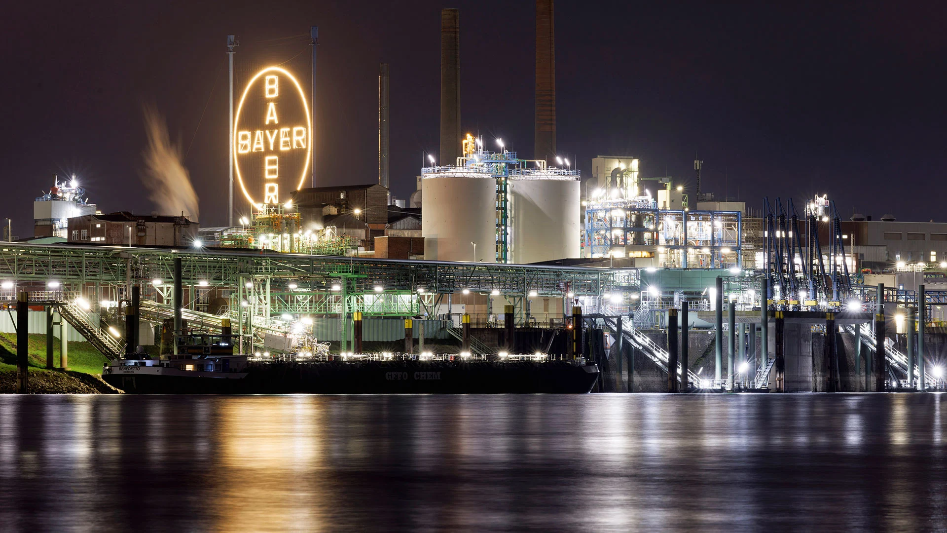 Bayer bekommt frisches Geld: So reagiert die Aktie  (Foto: Panama Pictures/Christoph Hardt/dpa/picture alliance)