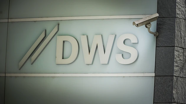 Rabenschwarzer Freitag für Finanzwerte: DWS und Deutsche Bank im freien Fall