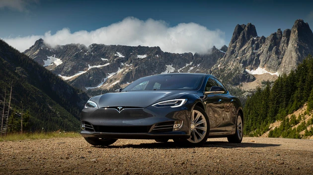 Tesla: Konkurrent BYD mit neuem Luxus‑Stromer