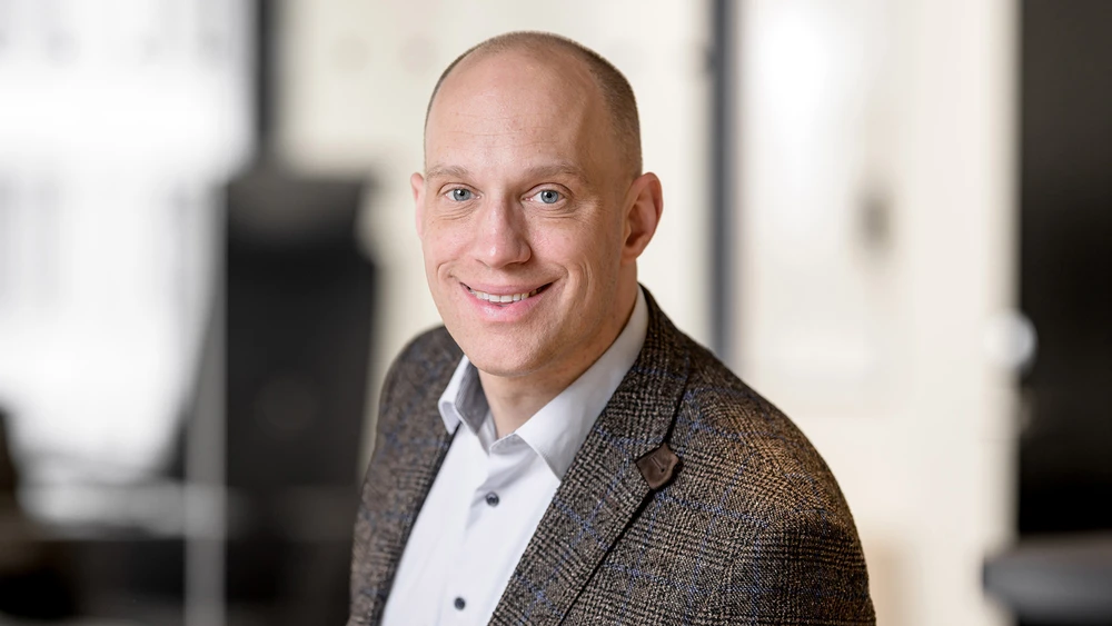 Porträt von Hexagon Composites CEO Dr. Philipp Schramm 