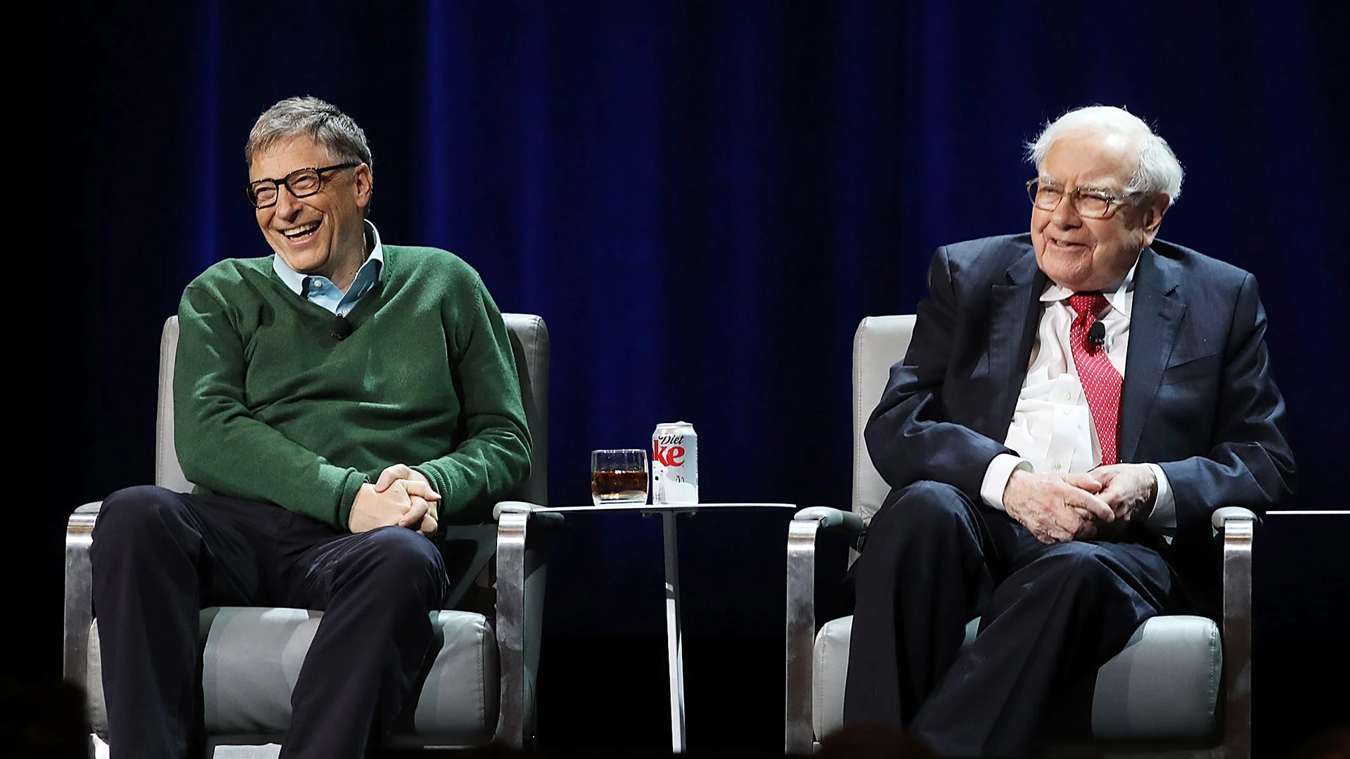 Diese zwei Aktien haben sich sowohl Warren Buffett als auch Bill Gates gekauft (Foto: Spencer Platt/Getty Images)