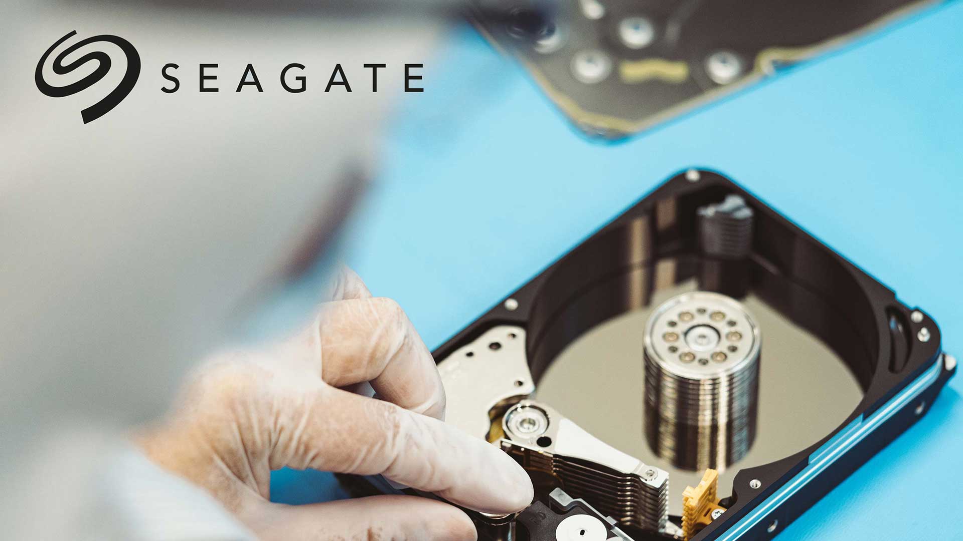 Die unersättliche Daten-Nachfrage durch Künstliche Intelligenz und die erfolgreiche Markteinführung der neuen, extrem kapazitätsstarken Mozaic-Festplattengeneration (HAMR-Technologie) katapultiert auch die operative Marge von Seagate auf historische Höchststände.