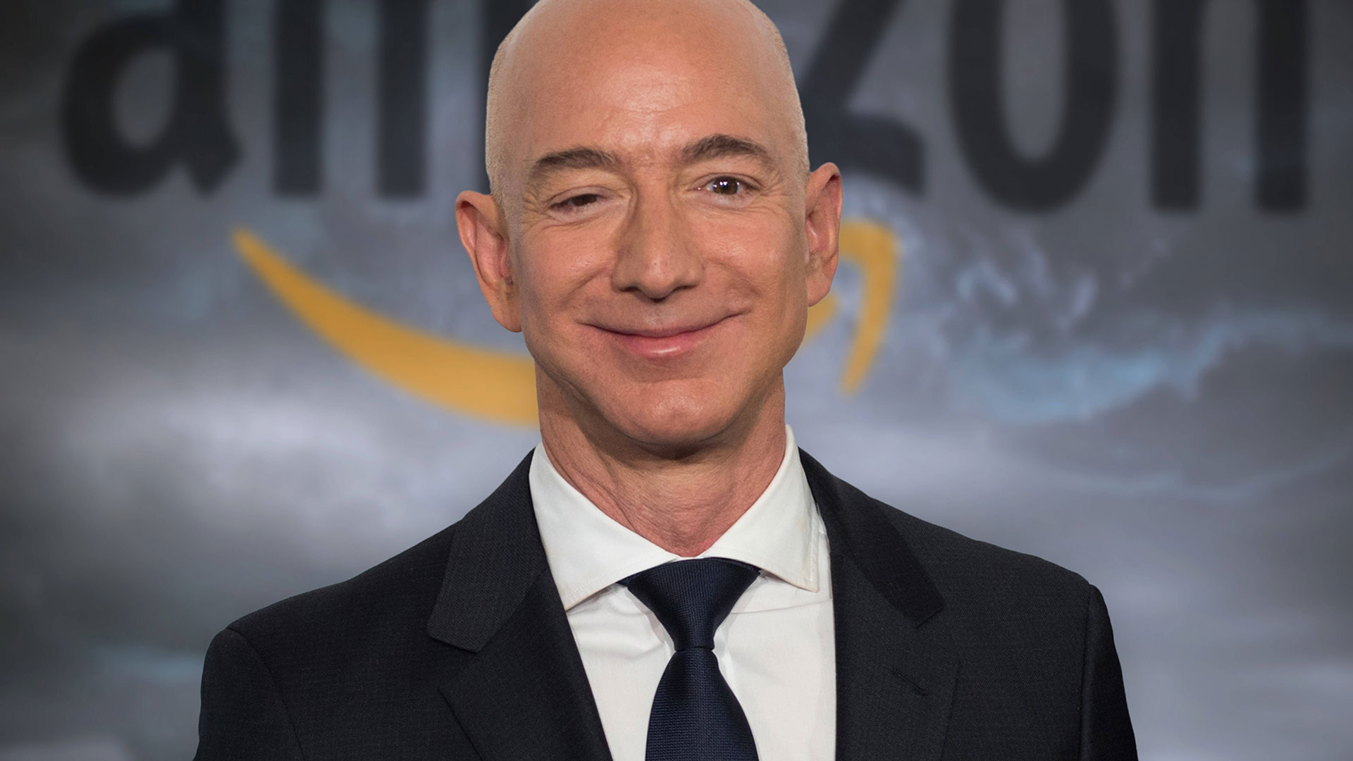 Platz 3: Jeff Bezos ist mit einem Vermögen von 175,7 Milliarden Dollar (68,4 Mrd. mehr als 2022) der drittreichste Mensch der Welt. Der Gründer des größten Online-Versenders hält immer noch 'ein paar' Amazon-Aktien, die 2023 um etwa 80 Prozent zulegten.
