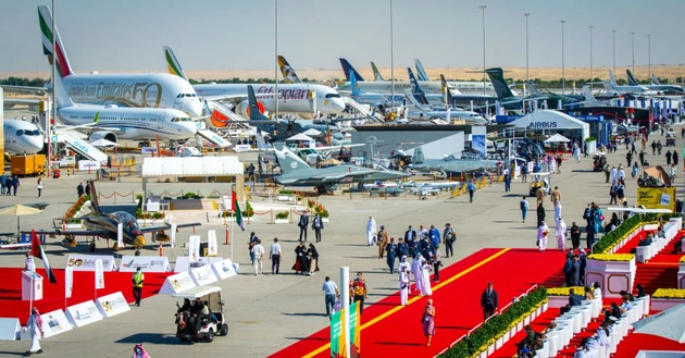 Wichtige Luftfahrt‑Messe in Dubai: Airbus erhält Mega‑Aufträge – Boeing hofft noch