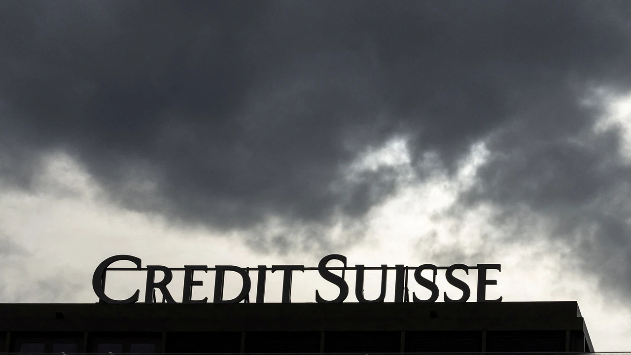 Credit Suisse nach Kurssturz: Bank erbittet Unterstützung bei Behörden
