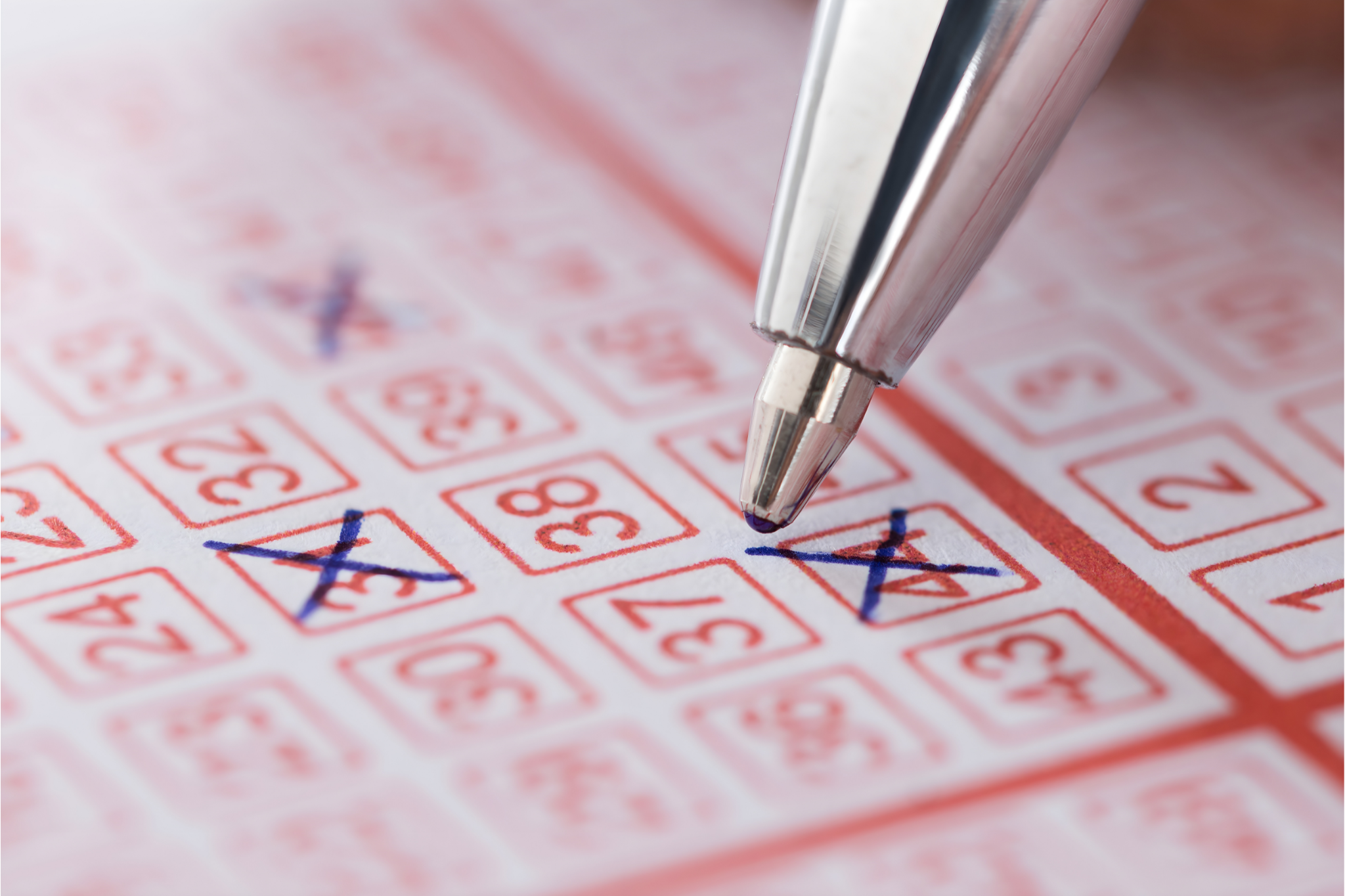 Lotto oder ETFs? Diese Wahl entscheidet über ein Vermögen von bis zu 400.000 Euro (Foto: Shutterstock)