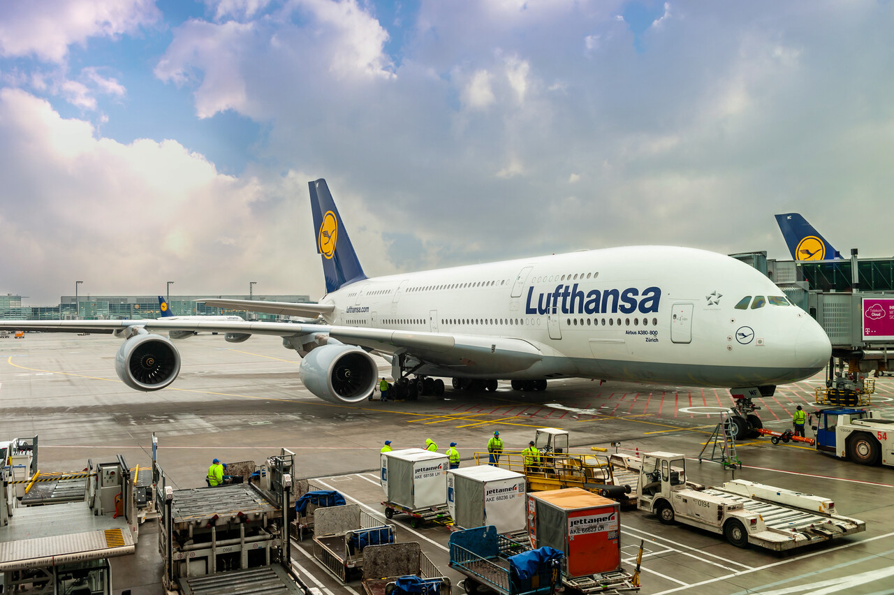 Lufthansa erwägt Reaktivierung ihrer Airbus A380 – Fraport-Vorstand hilft bei Abfertigung am Flughafen