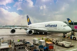 Airbus: Lufthansa erwägt Reaktivierung ihrer Airbus A380 – Fraport‑Vorstand hilft bei Abfertigung am Flughafen